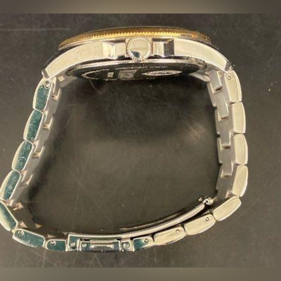 Rare Versace Versus Ladies 50m Watch - Picture 6 of 6